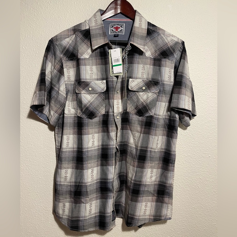 Men’s casual button down.